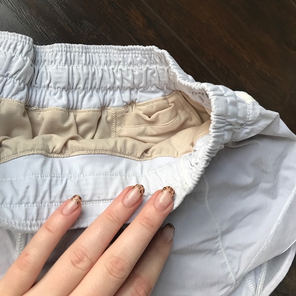 Lululemon Hotty Hot shorts lilac - Picture 6 of 8